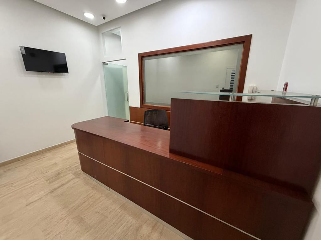 Oficina en Los Palos Grandes, Caracas - 1
