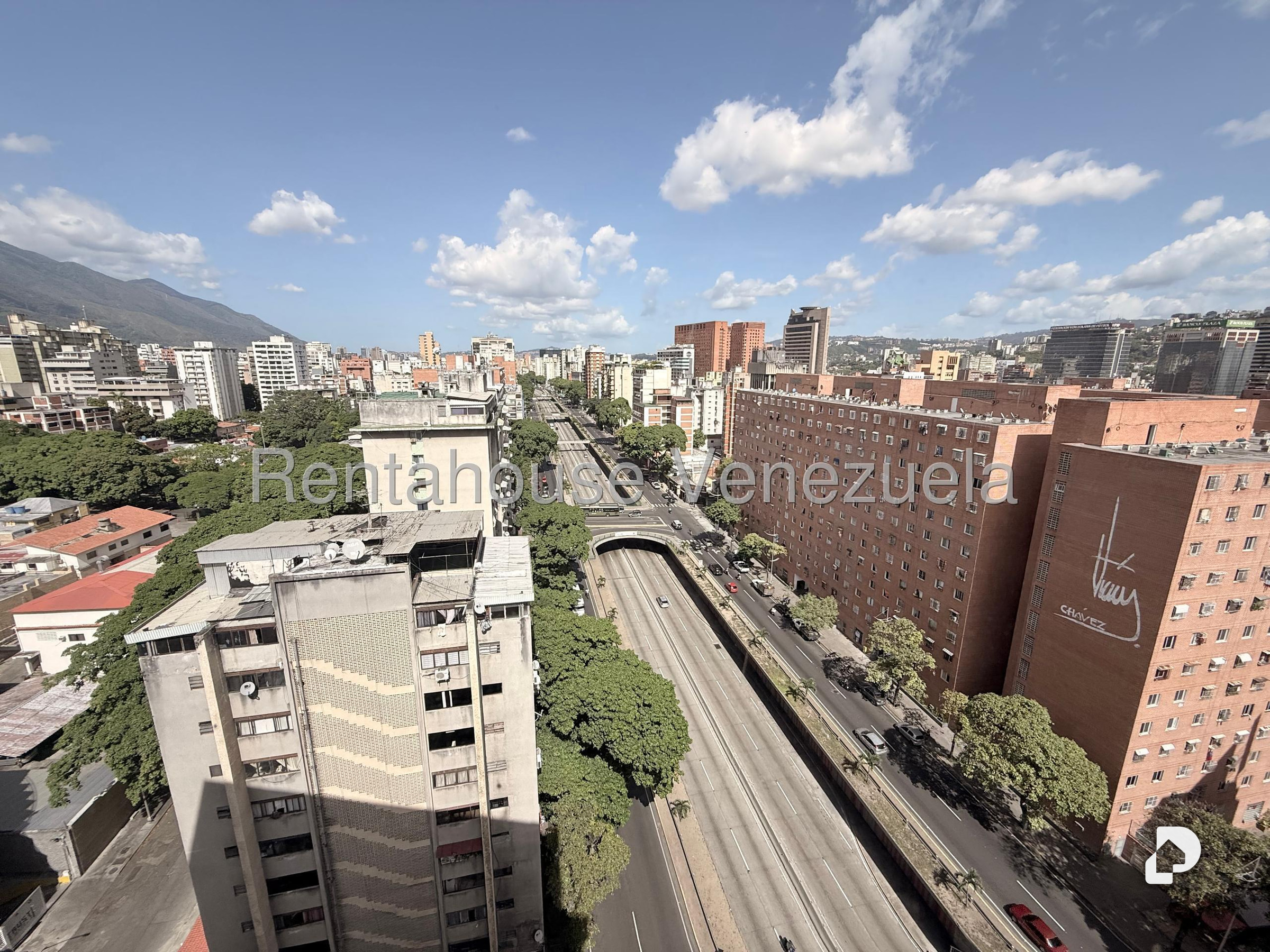 Oficina en Los Cedros, Caracas – 13