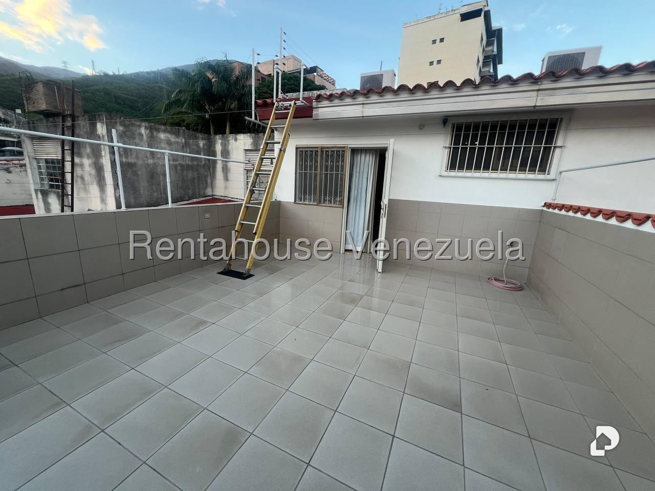 House in El Marqués, Caracas – 15