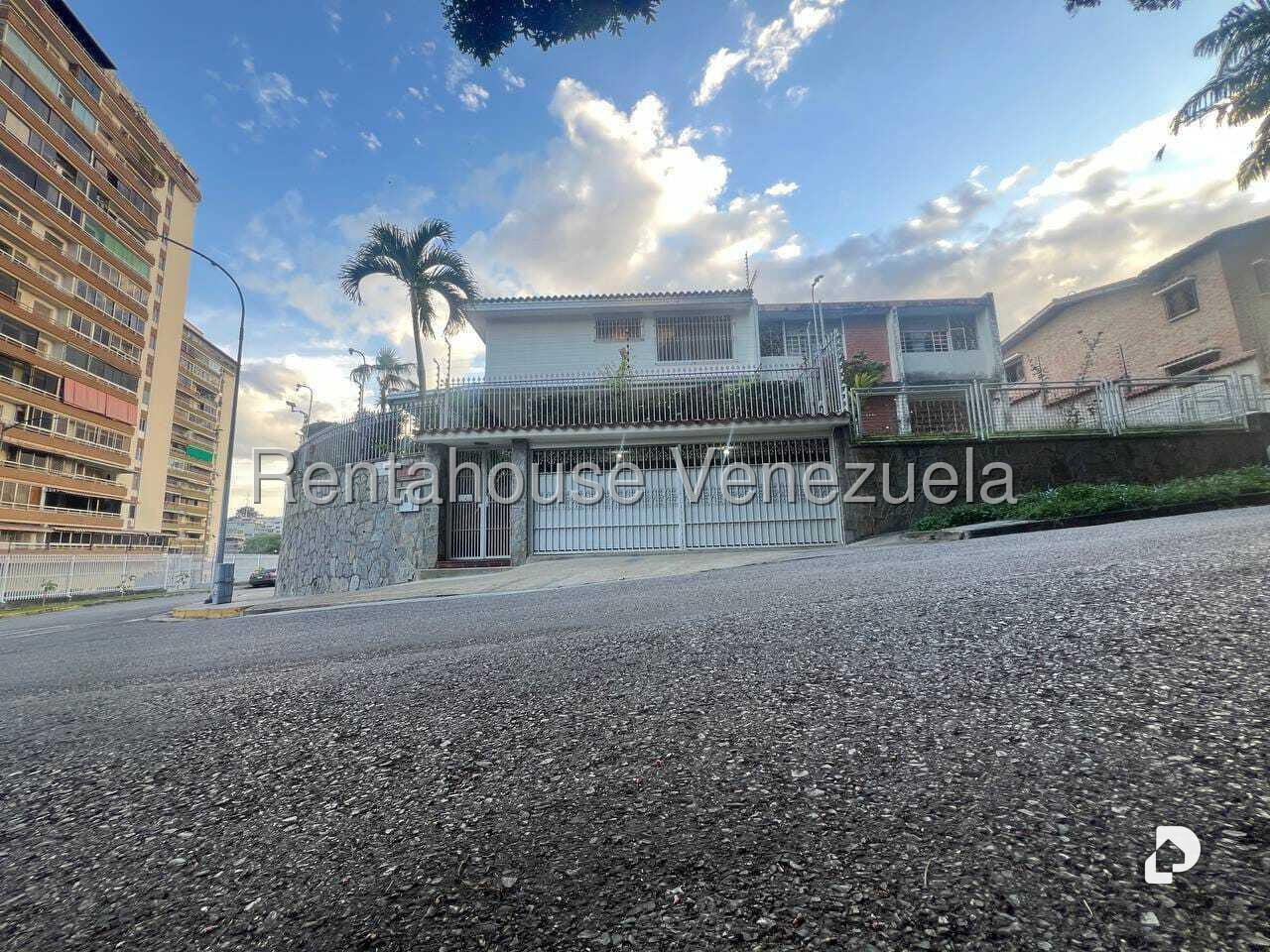 House in El Marqués, Caracas – 26