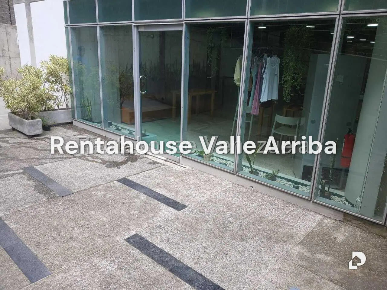Local comercial en La Trinidad, Caracas – 16