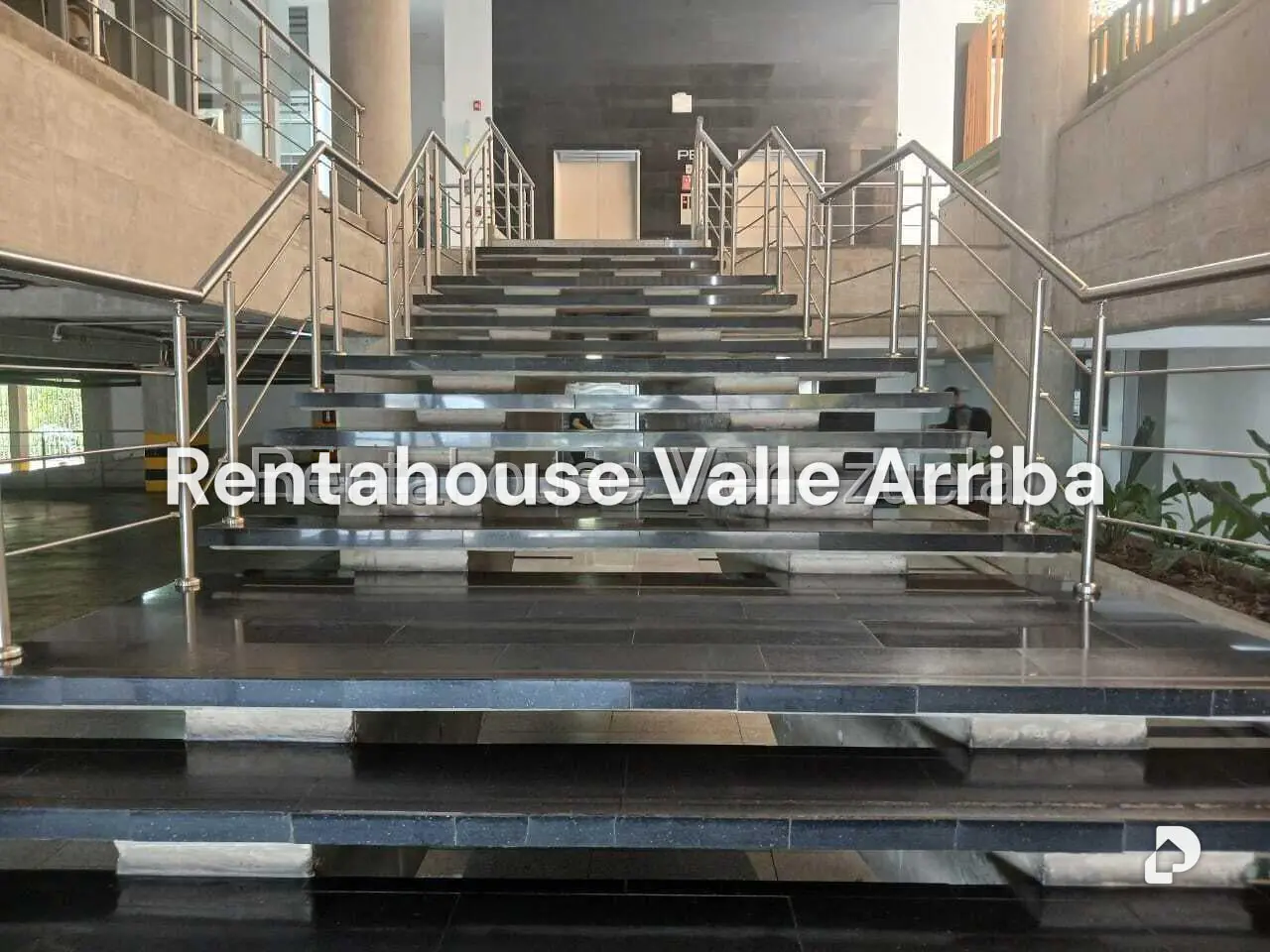 Local comercial en La Trinidad, Caracas – 30