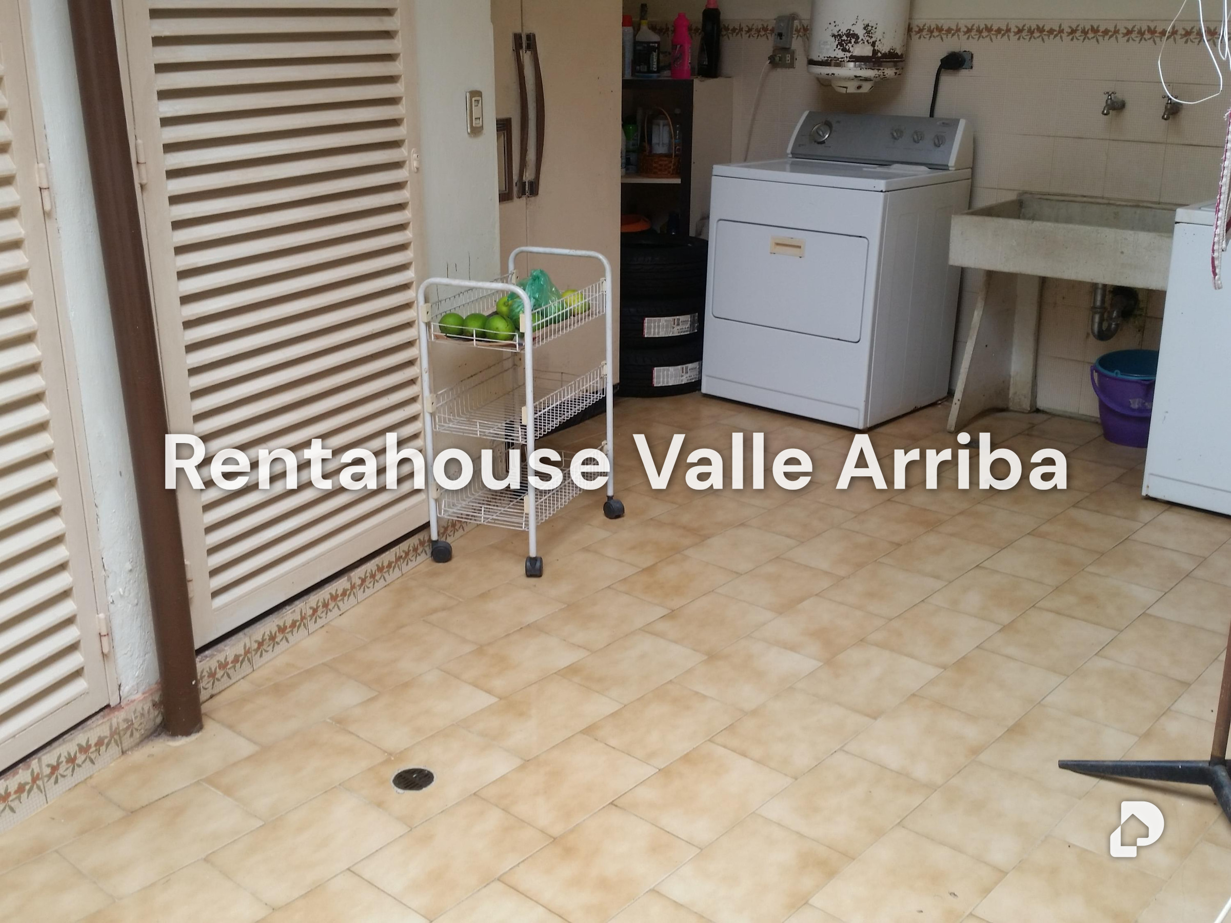 Casa en El Hatillo, Caracas – 25