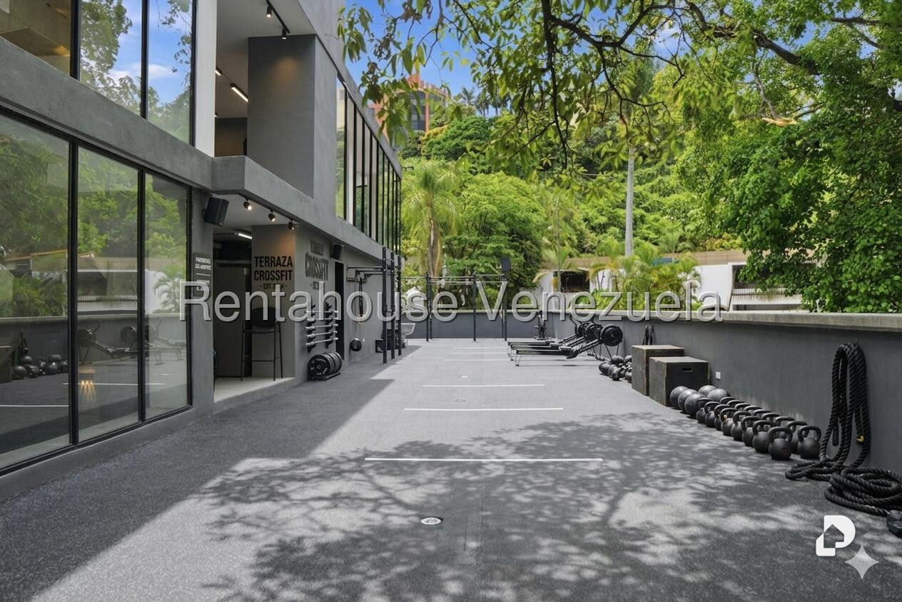 Local comercial en Chuao, Caracas – 12