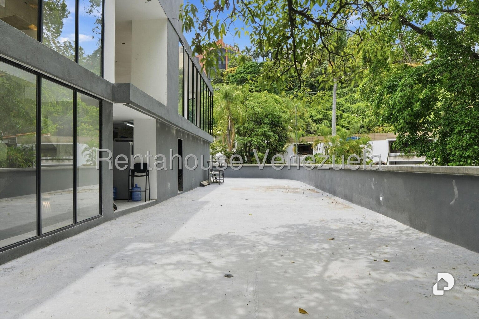 Local comercial en Chuao, Caracas – 11