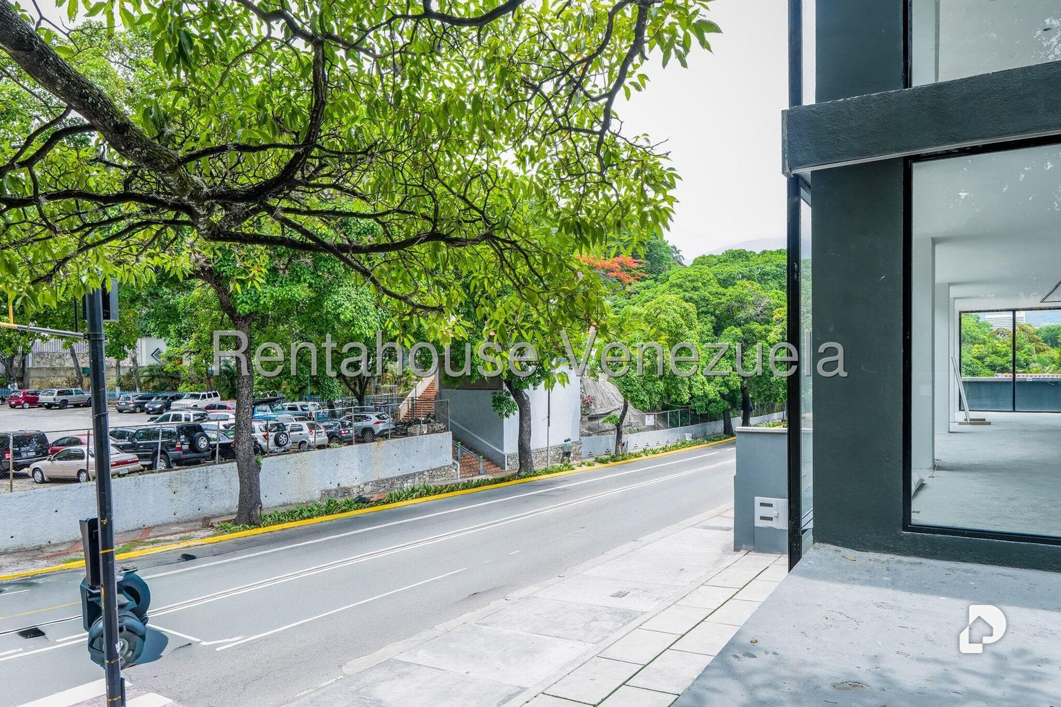 Local comercial en Chuao, Caracas – 13