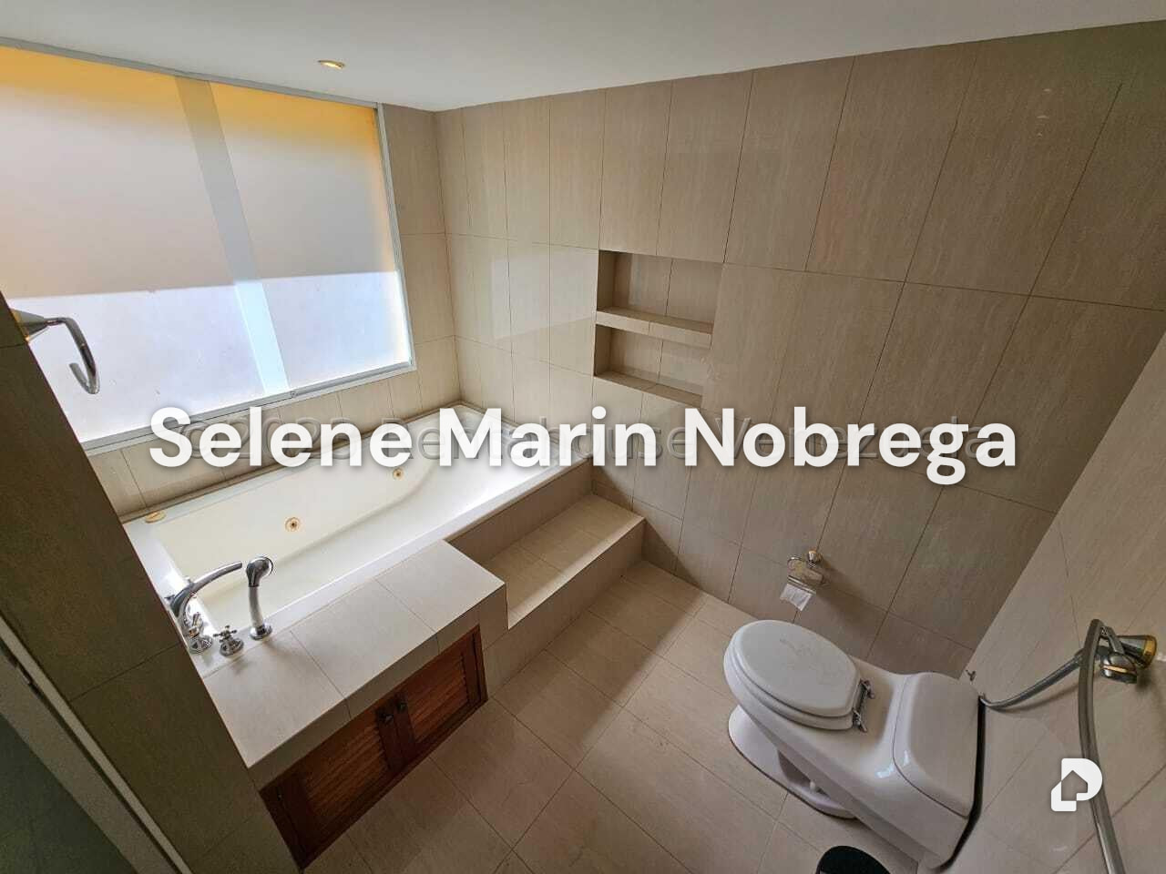 House in La Lagunita Country Club, Caracas – 25