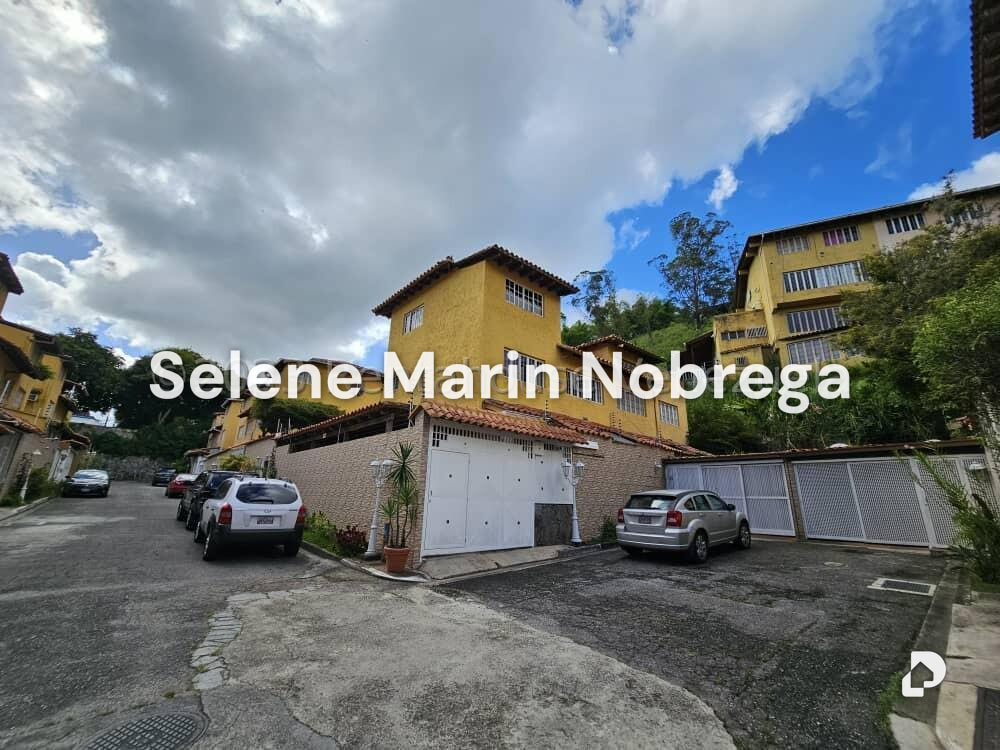 House in La Lagunita Country Club, Caracas – 30