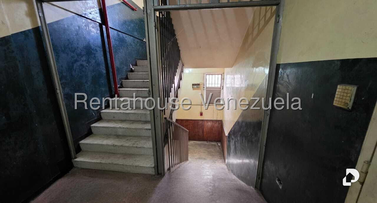 Edificio en La Trinidad, Caracas – 6