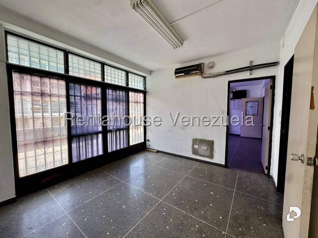 Edificio en Boleíta Sur, Caracas – 18