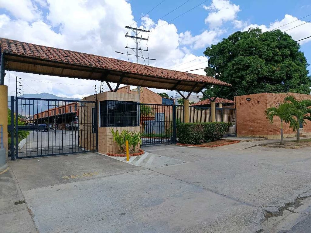 Townhouse en Guayabal, Valencia - 1