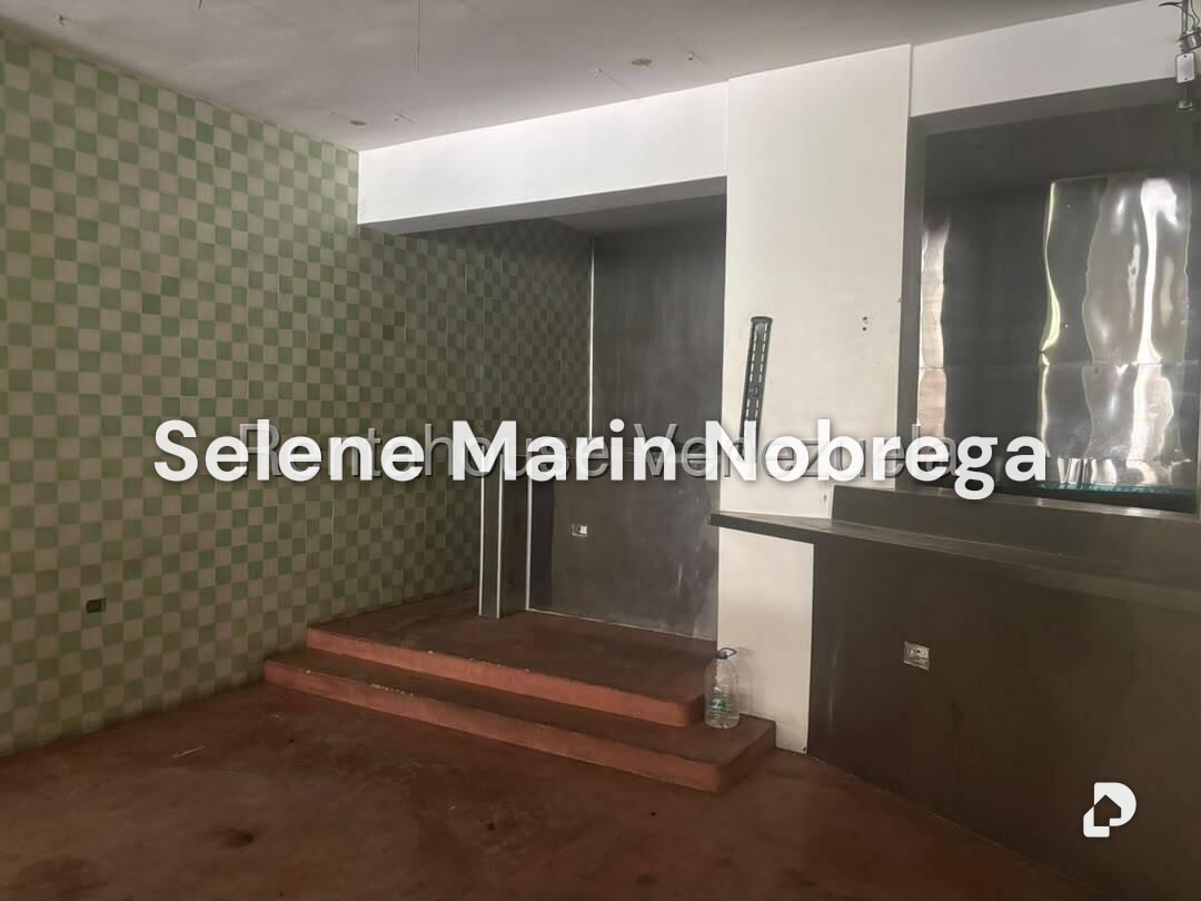 Local comercial en Parroquia La Candelaria, Caracas – 2