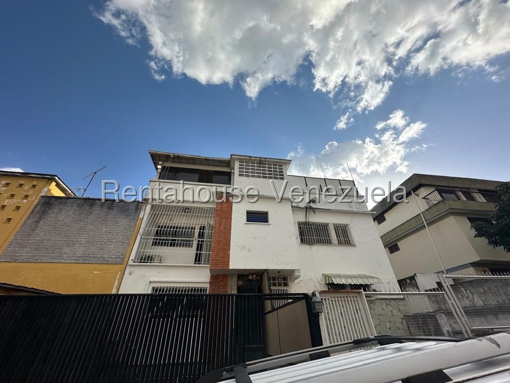 House in Urbanización Colinas de Los Chaguaramos, Caracas - 1