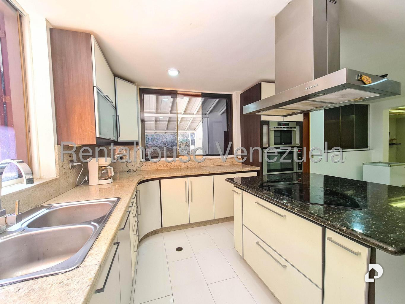 Casa en Cumbres de Curumo, Caracas – 25