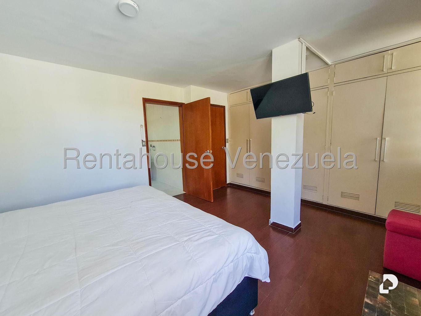 Casa en Cumbres de Curumo, Caracas – 28
