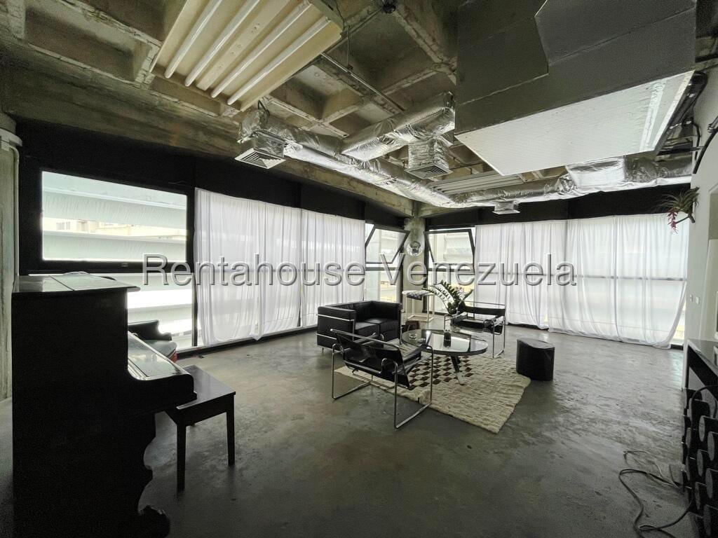 Oficina en Los Samanes, Caracas - 1