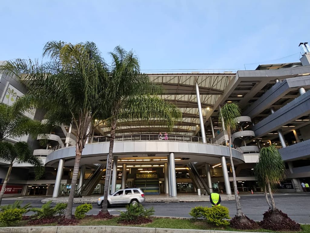 Oficina en Cerro Verde, Caracas - 1