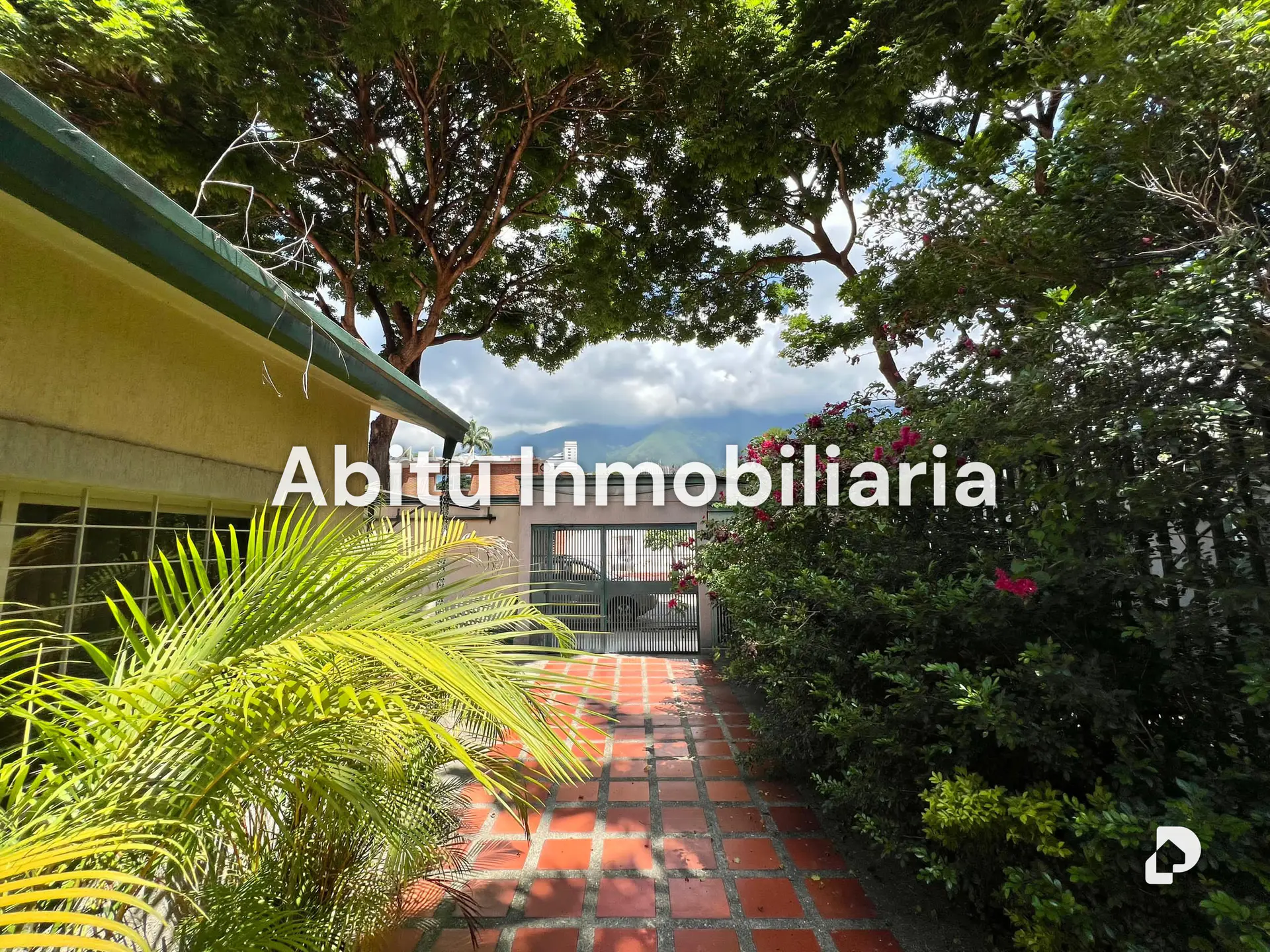Casa en La Floresta, Caracas – 11