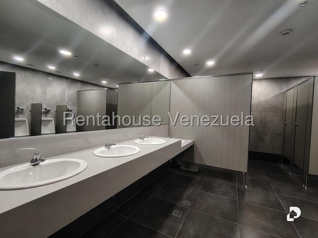 Local comercial en Campo Alegre, Caracas – 12