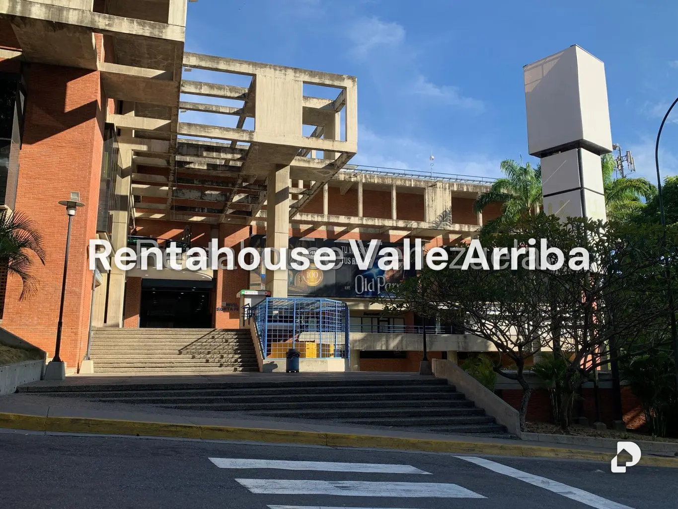 Local comercial en Santa Fe Norte, Caracas – 2