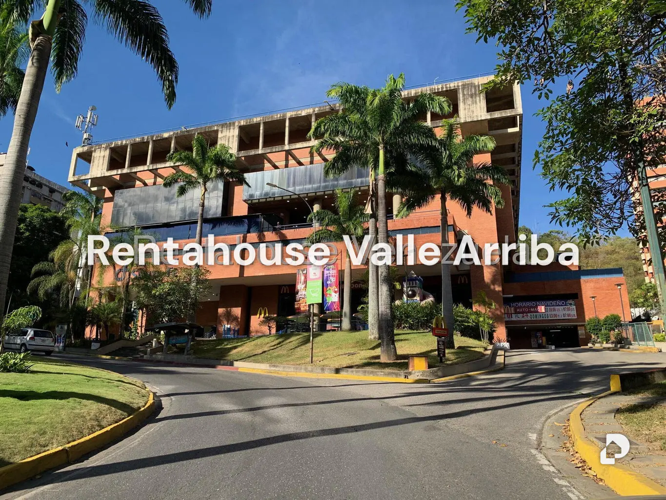 Local comercial en Santa Fe Norte, Caracas – 1