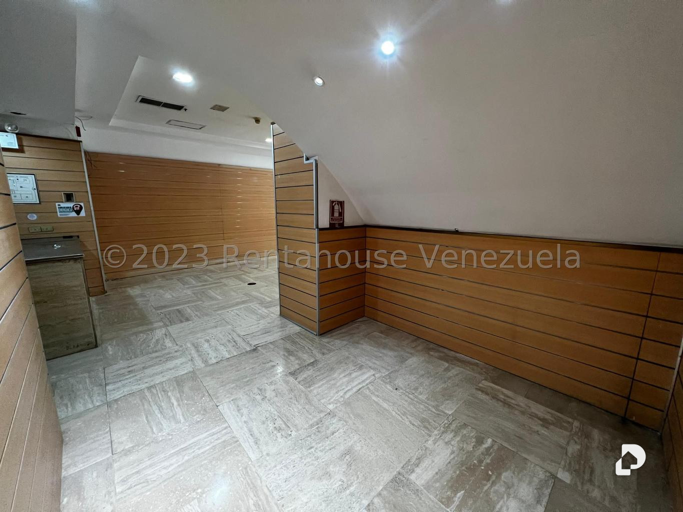 Local comercial en La Castellana, Caracas – 8