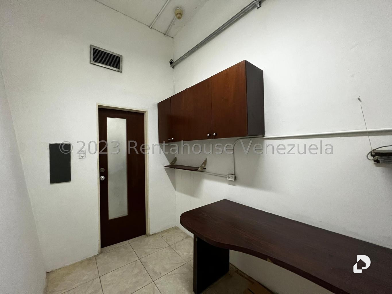 Local comercial en La Castellana, Caracas – 12