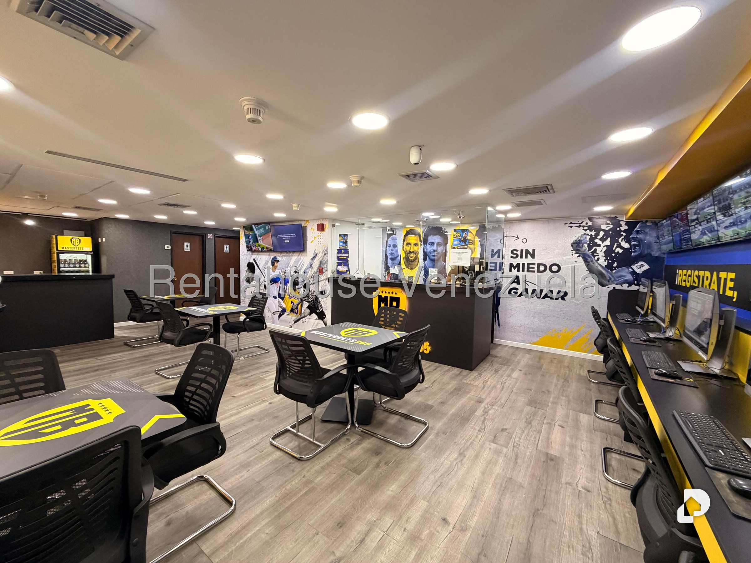 Local comercial en Las Mercedes, Caracas – 24