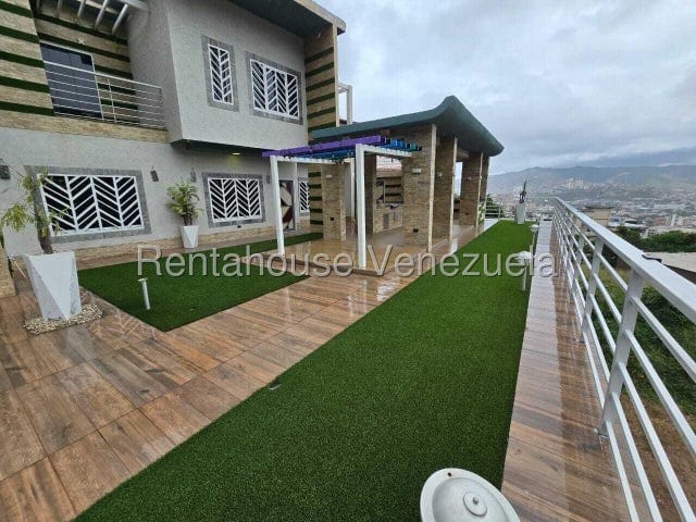 Townhouse en Colinas de Santa Mónica, Caracas - 1