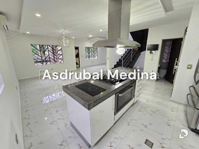 Townhouse en Colinas de Santa Mónica, Caracas – 3
