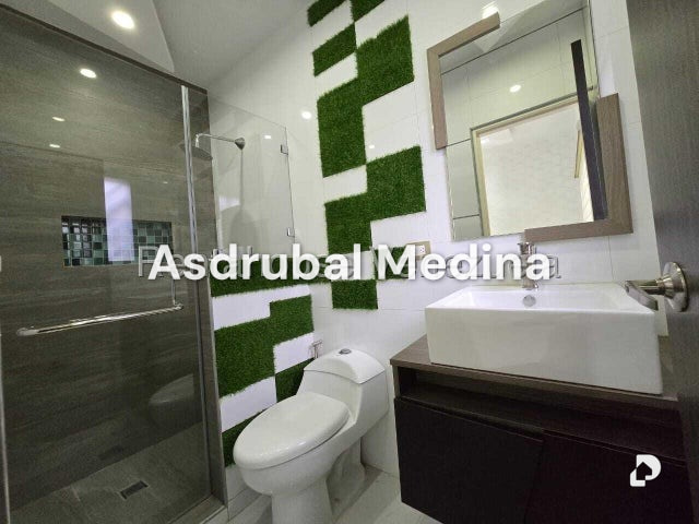 Townhouse en Colinas de Santa Mónica, Caracas – 9