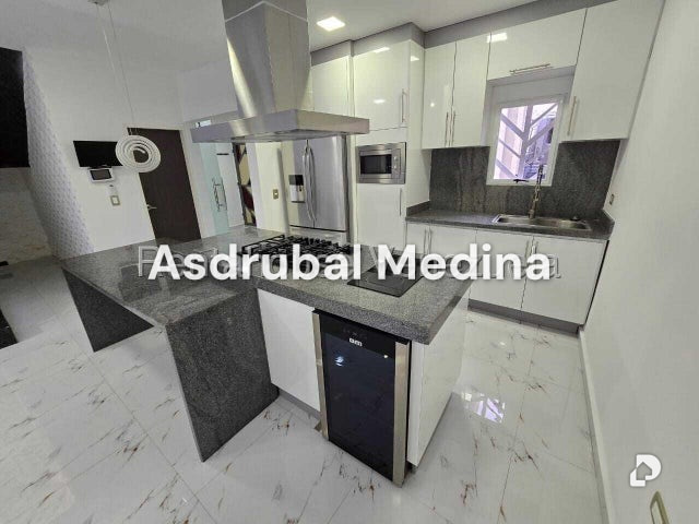 Townhouse en Colinas de Santa Mónica, Caracas – 4