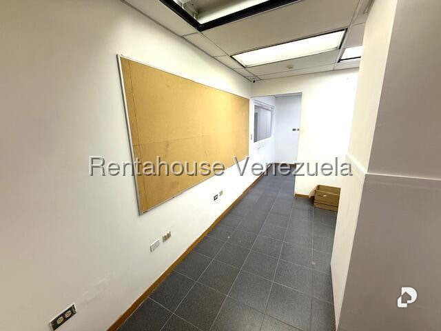 Oficina en Los Cortijos de Lourdes, Caracas – 20