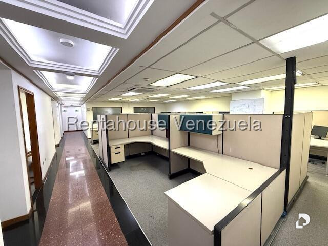 Oficina en Los Cortijos de Lourdes, Caracas – 22