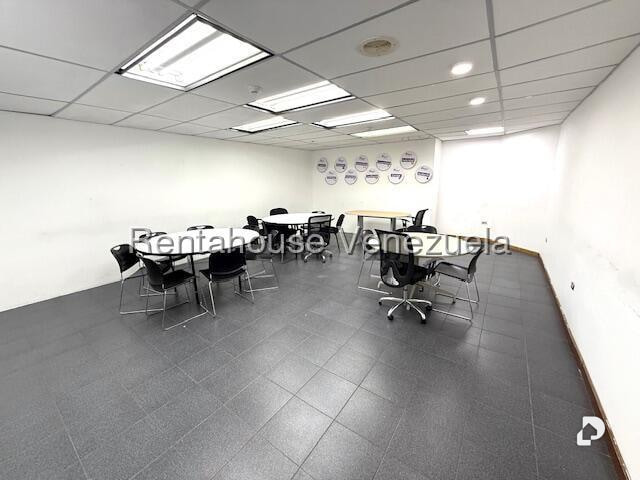 Oficina en Los Cortijos de Lourdes, Caracas – 16