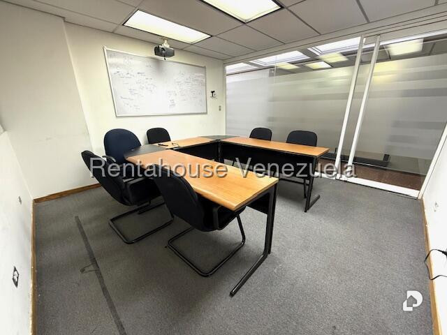 Oficina en Los Cortijos de Lourdes, Caracas – 10