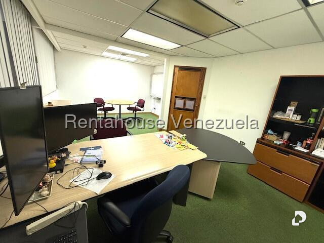 Oficina en Los Cortijos de Lourdes, Caracas – 26