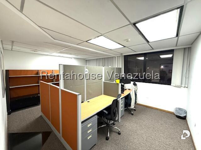 Oficina en Los Cortijos de Lourdes, Caracas – 18
