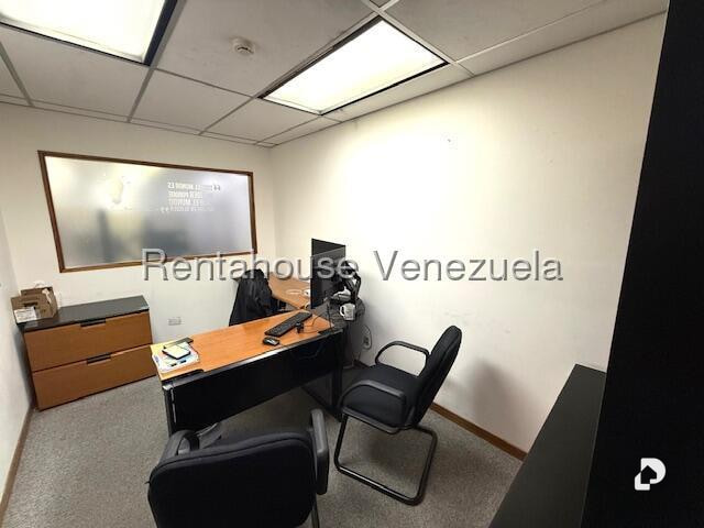 Oficina en Los Cortijos de Lourdes, Caracas – 28