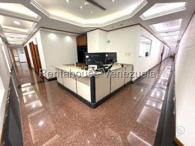 Oficina en Los Cortijos de Lourdes, Caracas – 13