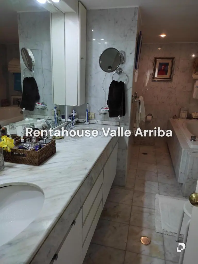 Apartamento en Lomas de La Lagunita, Caracas – 11