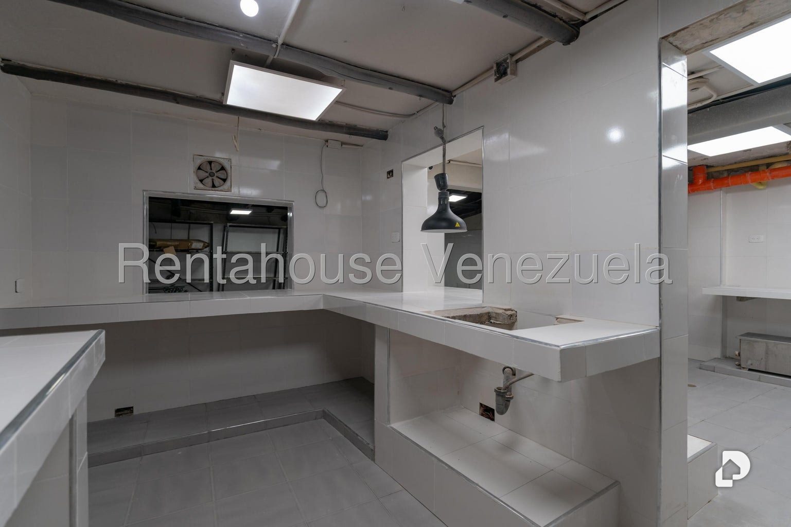 Local comercial en El Hatillo, Caracas – 23