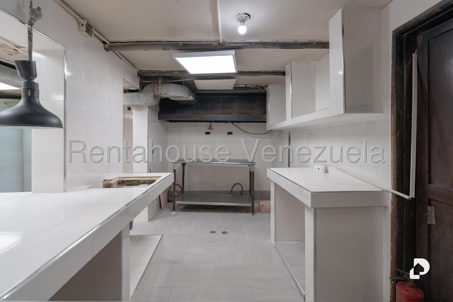Local comercial en El Hatillo, Caracas – 24
