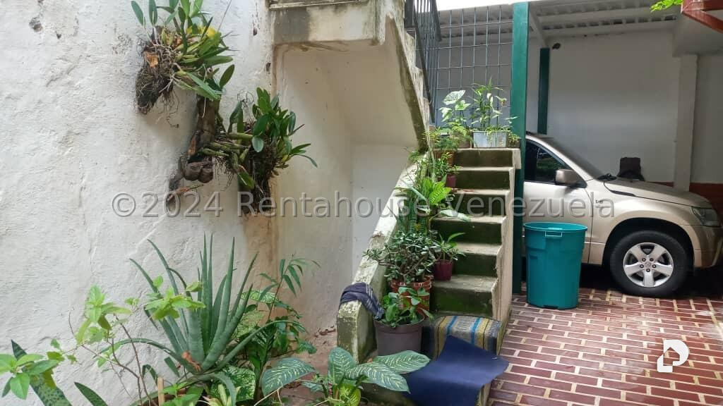 Casa en Lomas De La Trinidad, Caracas – 25