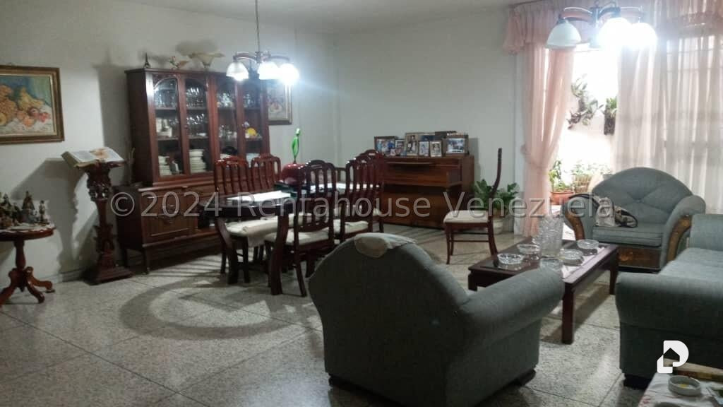 Casa en Lomas De La Trinidad, Caracas – 4