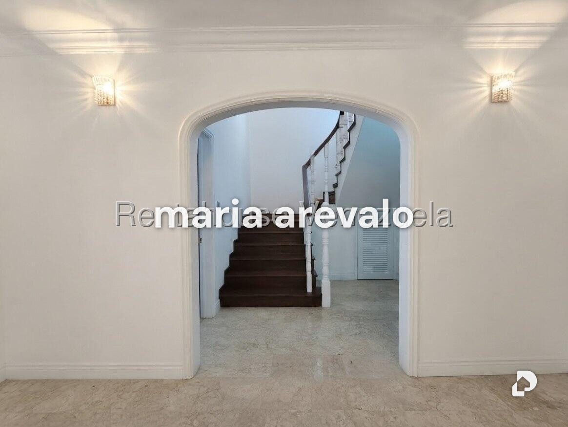 Casa en Lomas de La Lagunita, Caracas – 27