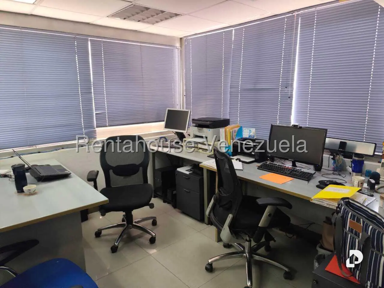 Oficina en Los Cortijos de Lourdes, Caracas – 19