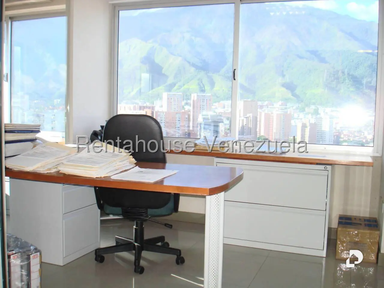 Oficina en Los Cortijos de Lourdes, Caracas – 24