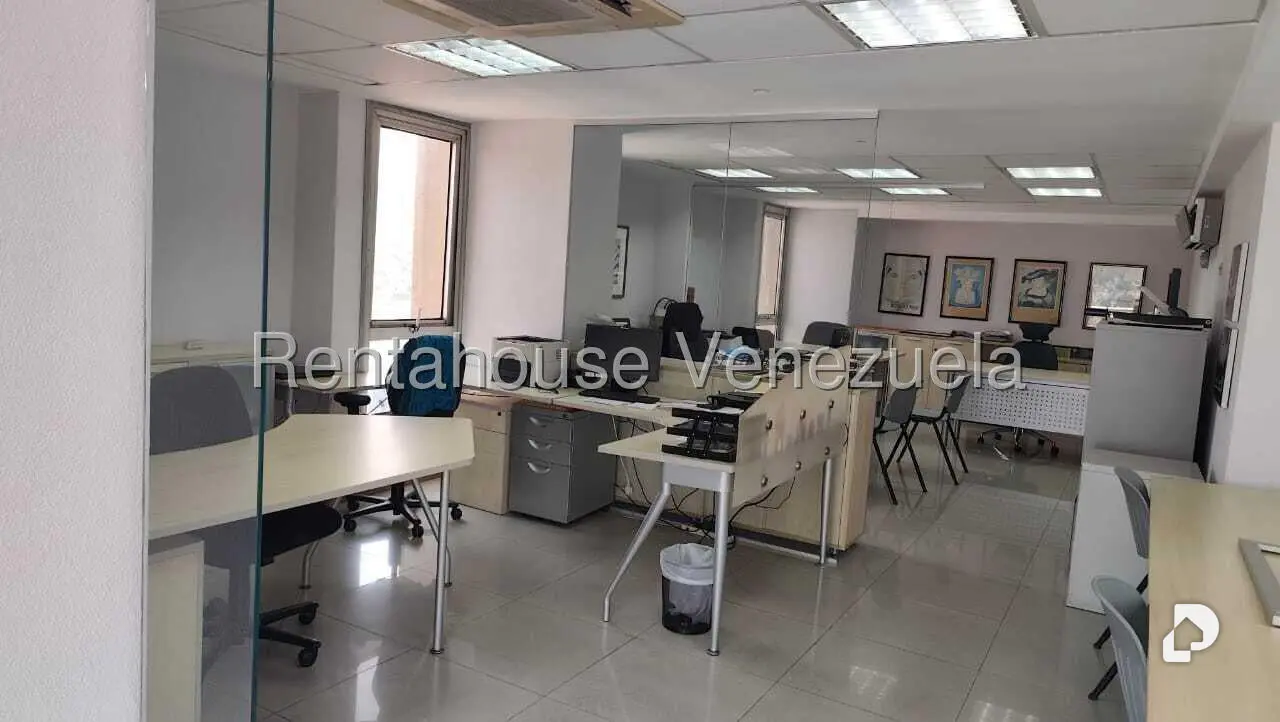 Oficina en Los Cortijos de Lourdes, Caracas – 18