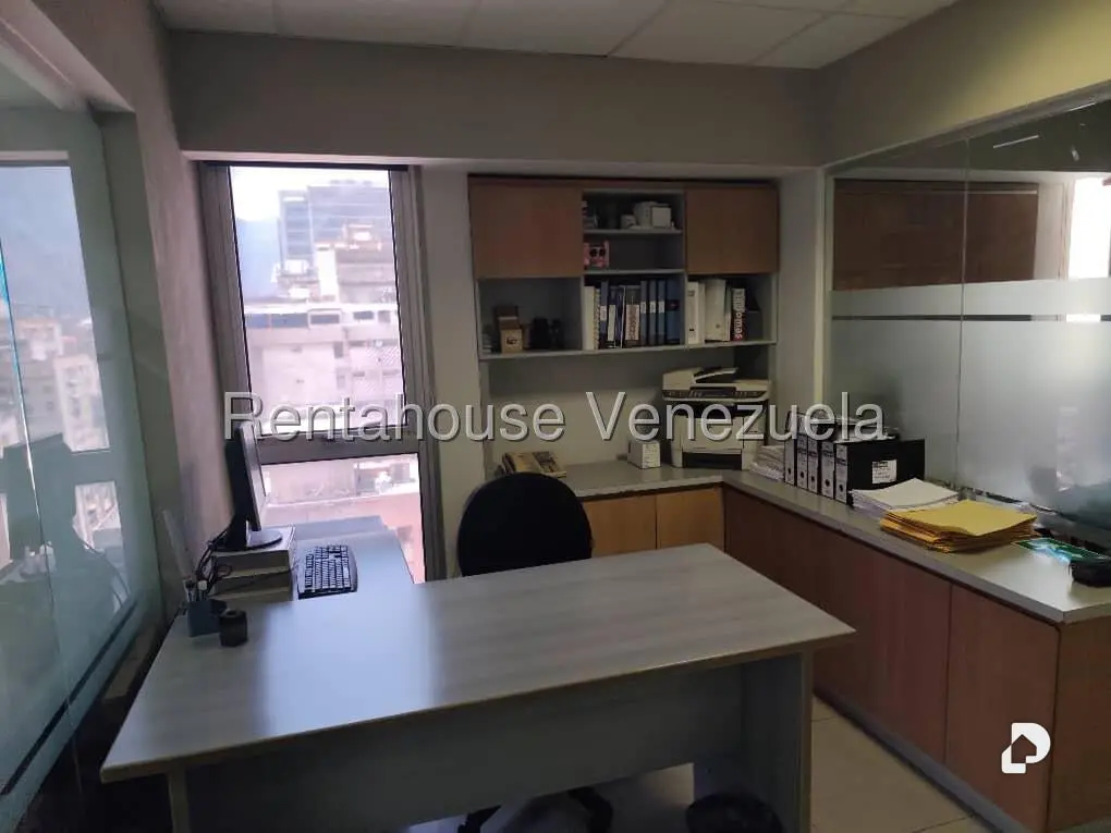 Oficina en Los Cortijos de Lourdes, Caracas – 11